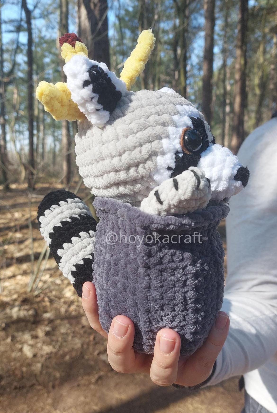 Curious Raccoon crochet pattern