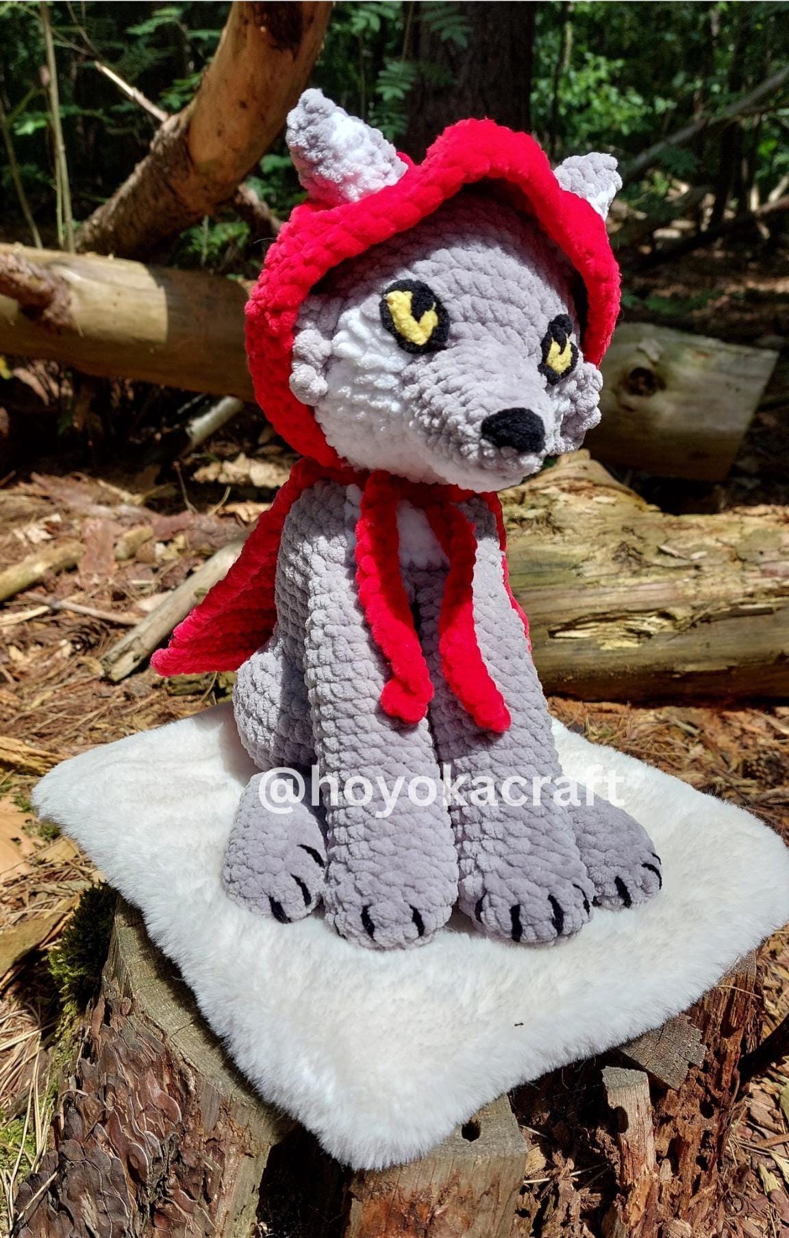Wolf With 2 Capes crochet pattern - low sew