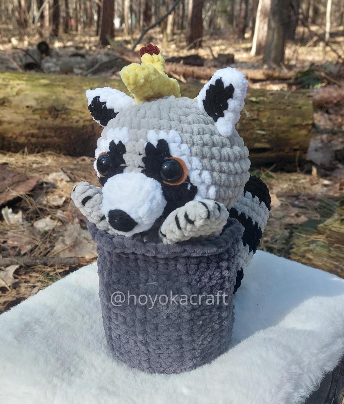 Curious Raccoon crochet pattern