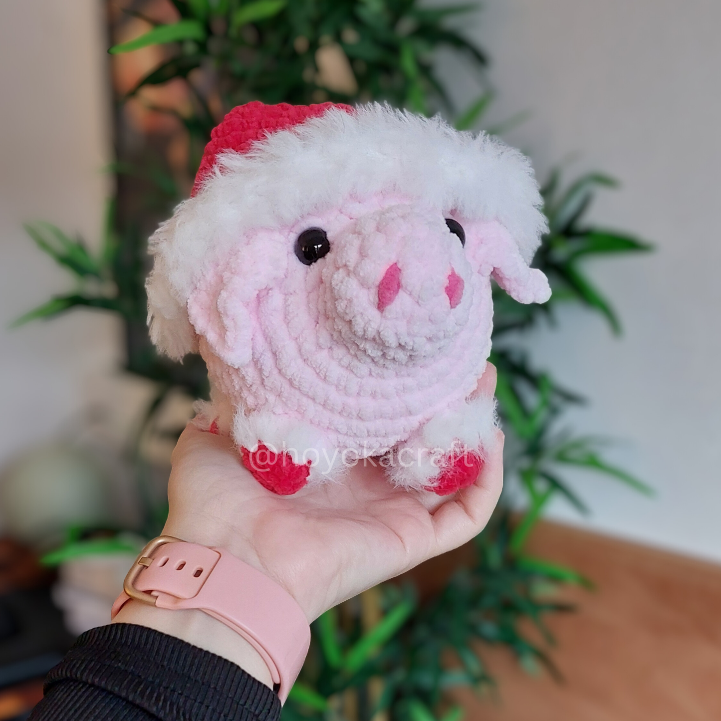 Christmas Piggie crochet plushie