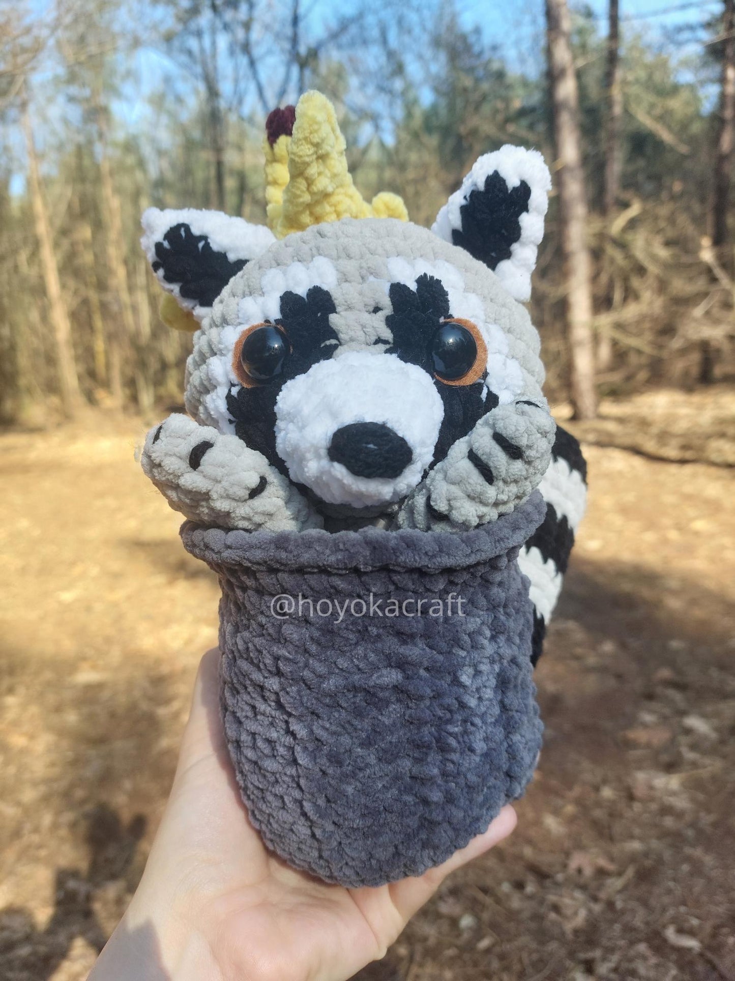 Curious Raccoon crochet pattern
