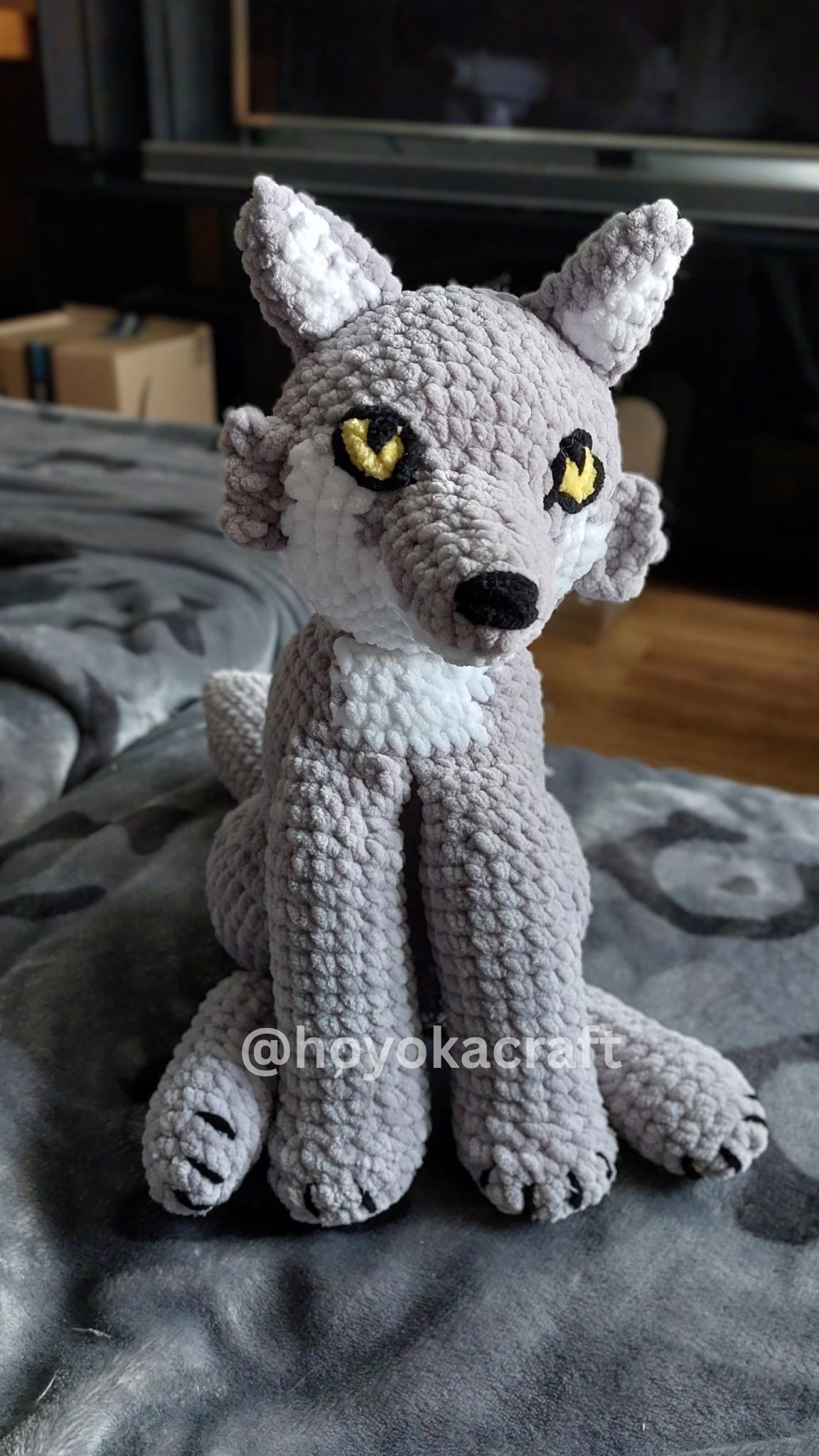 Wolf With 2 Capes crochet pattern - low sew